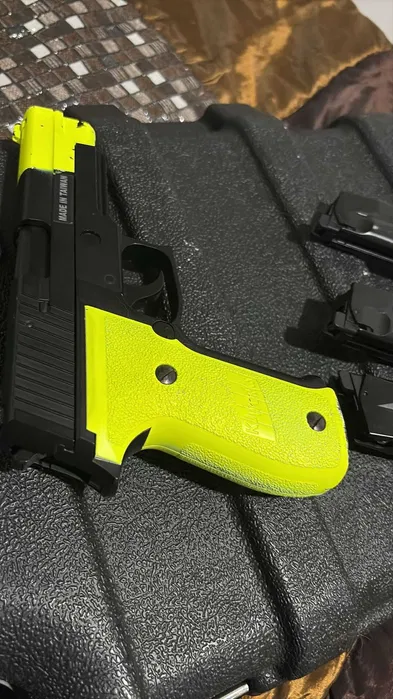 P226 – KJWorks - Com 3 Carregadores